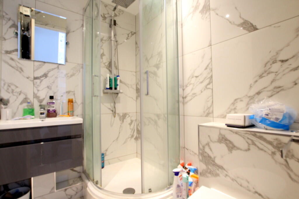 Apartment in London, Upper Tooting, Balham - More