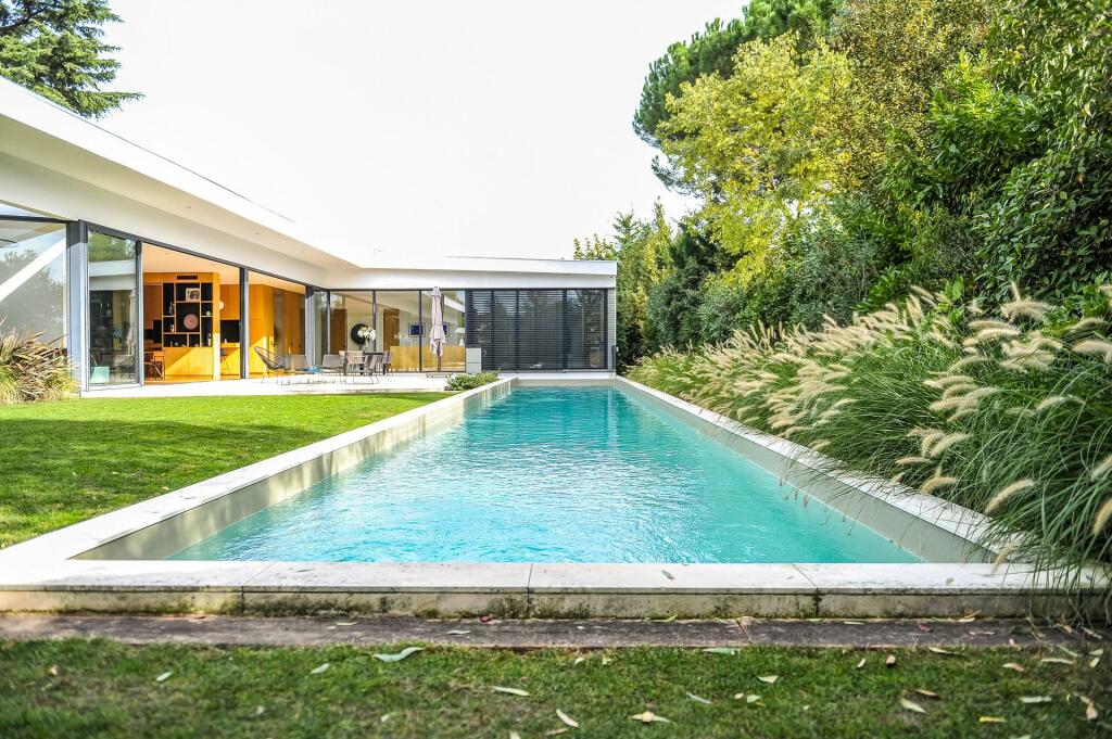 Main image of property: Aquitaine, Gironde, Le Bouscat