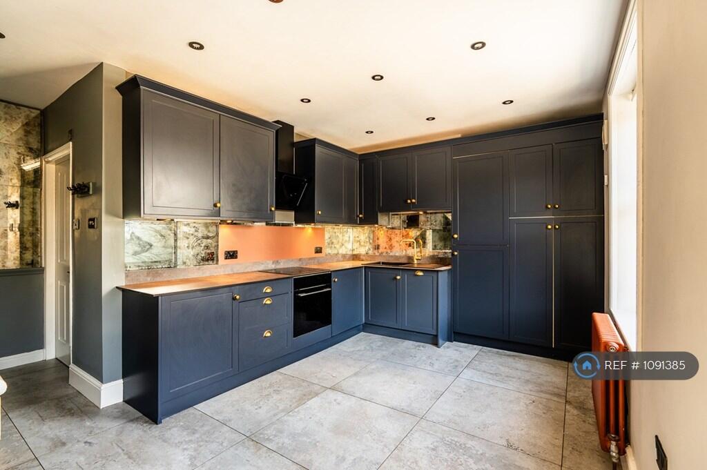 Apartment in Leeds - More
