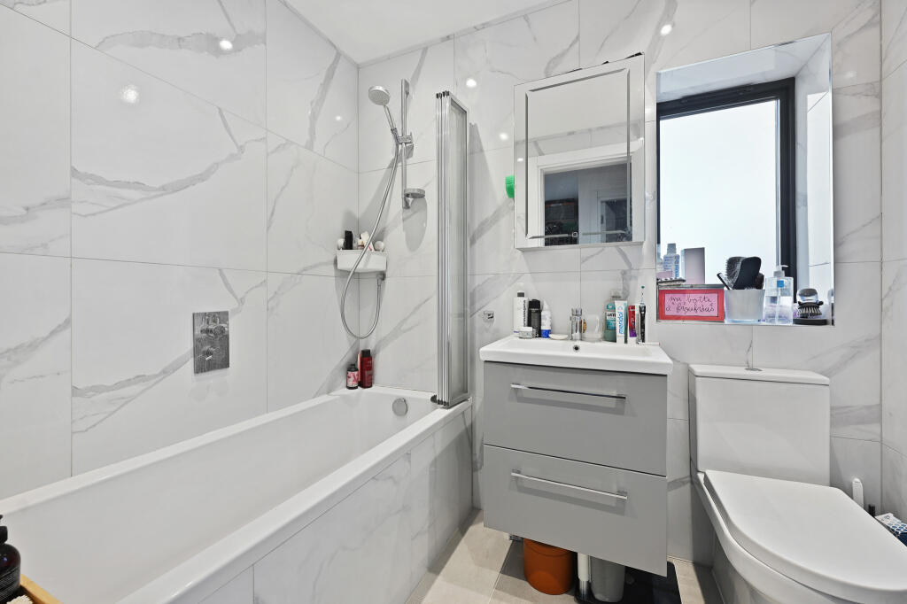 Apartment in London - More