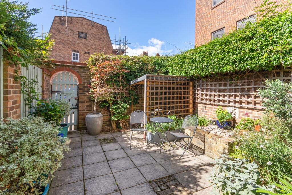 House in London - View 3