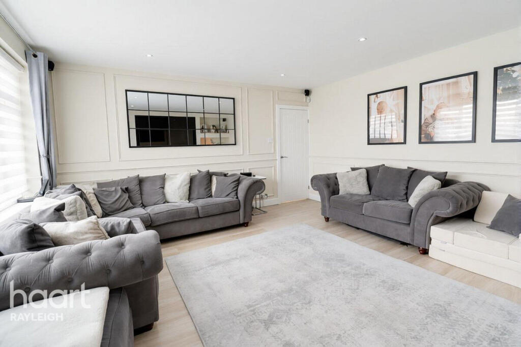 House in Rochford, Hullbridge - View 4