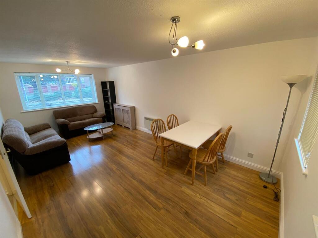 Apartment in Manchester, Hulme - View 4
