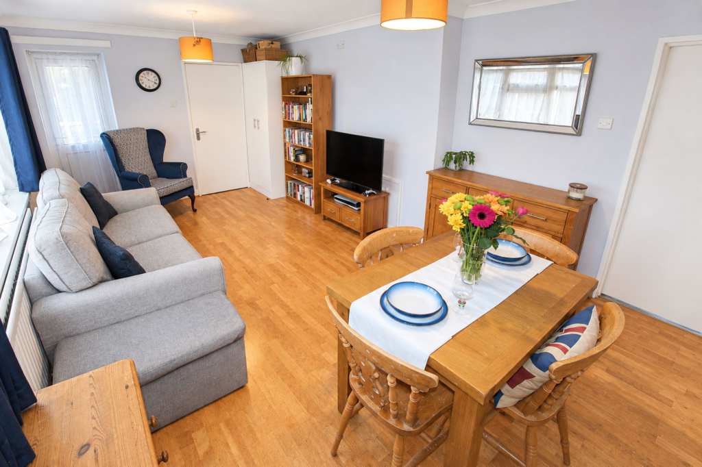 Apartment in Guildford, Park Barn - View 3