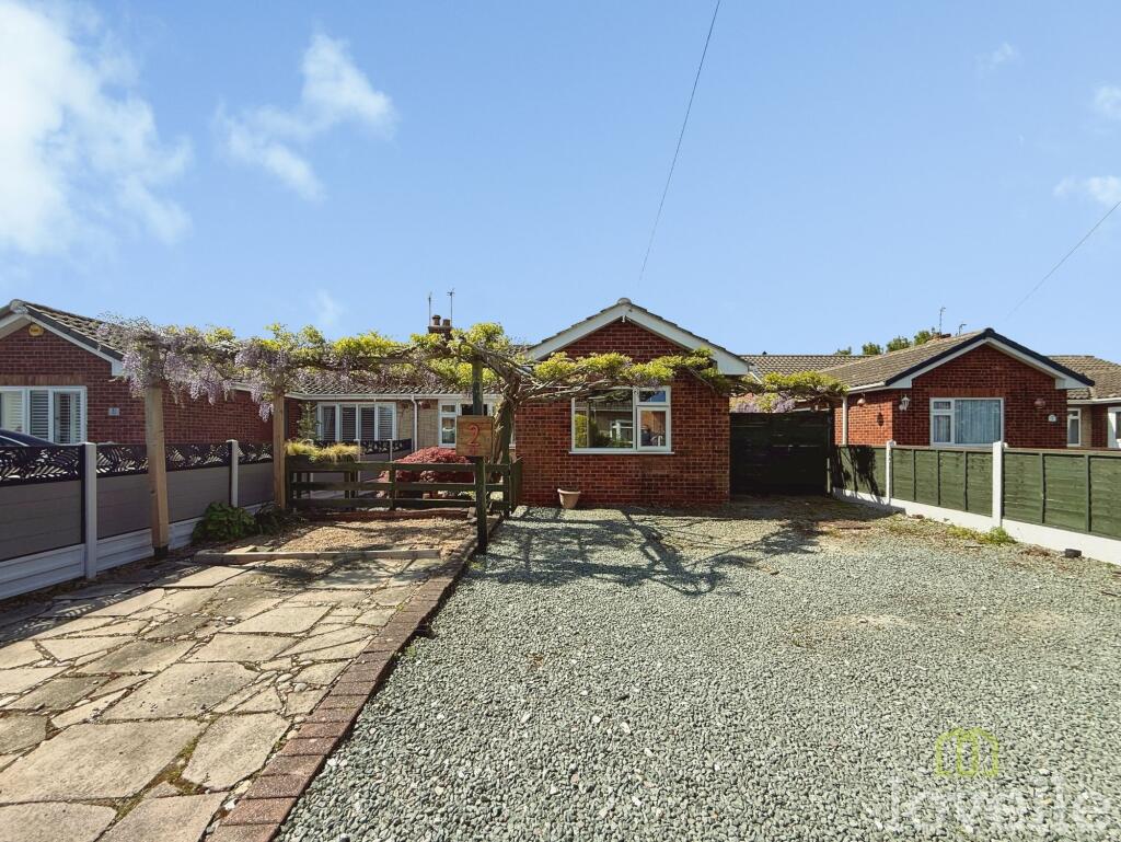 3-bed semi-detached on Mount Pleasant Close, Marton, DN21, £200,000