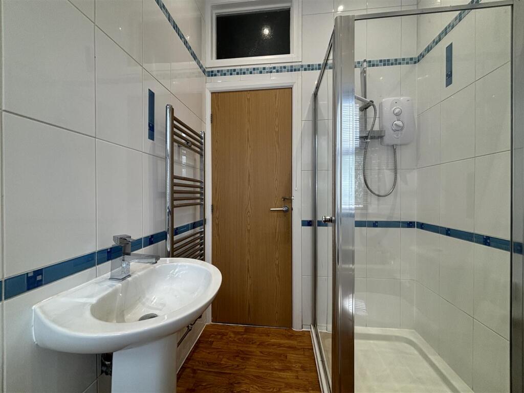 House in Kirklees, Netheroyd Hill, Cowcliffe - View 5