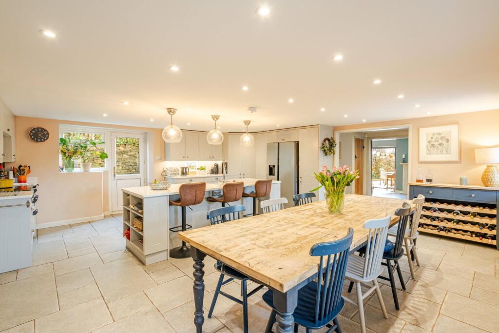 House in Gloucester - View 2