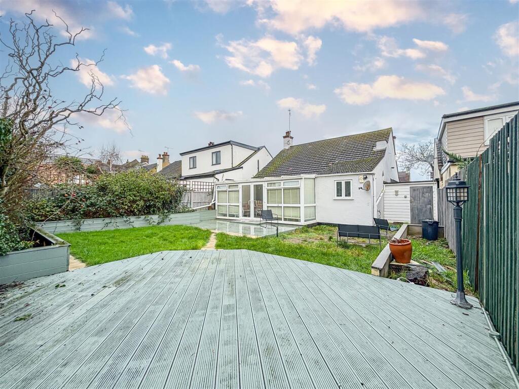 Recreation Avenue, Leigh-on-Sea photo 2