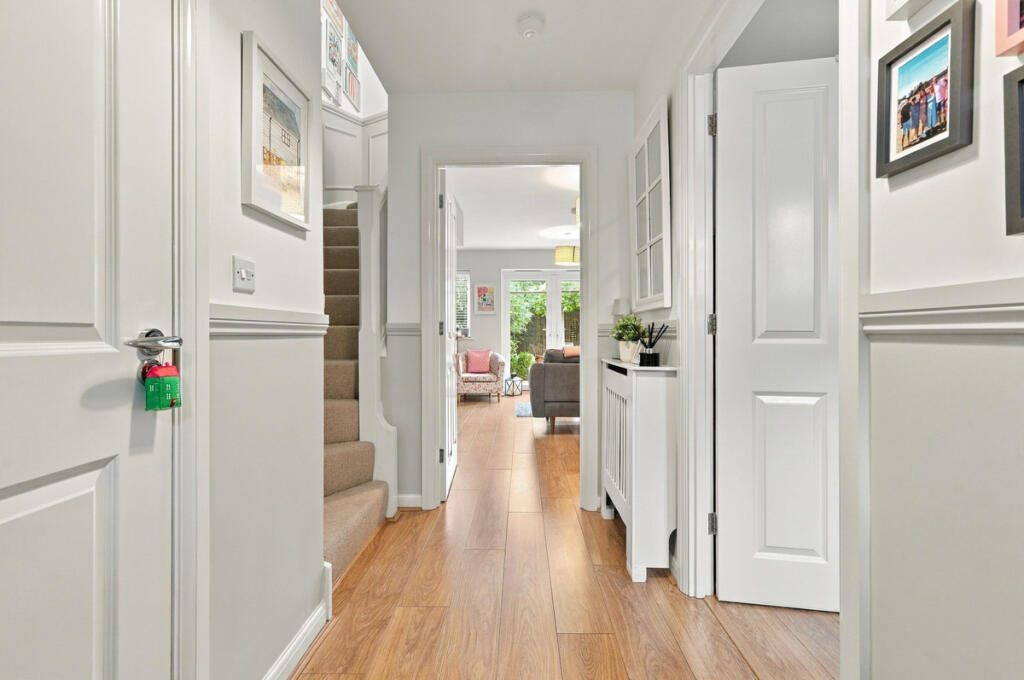 House in Rochford, Elizabeth Gardens - View 5