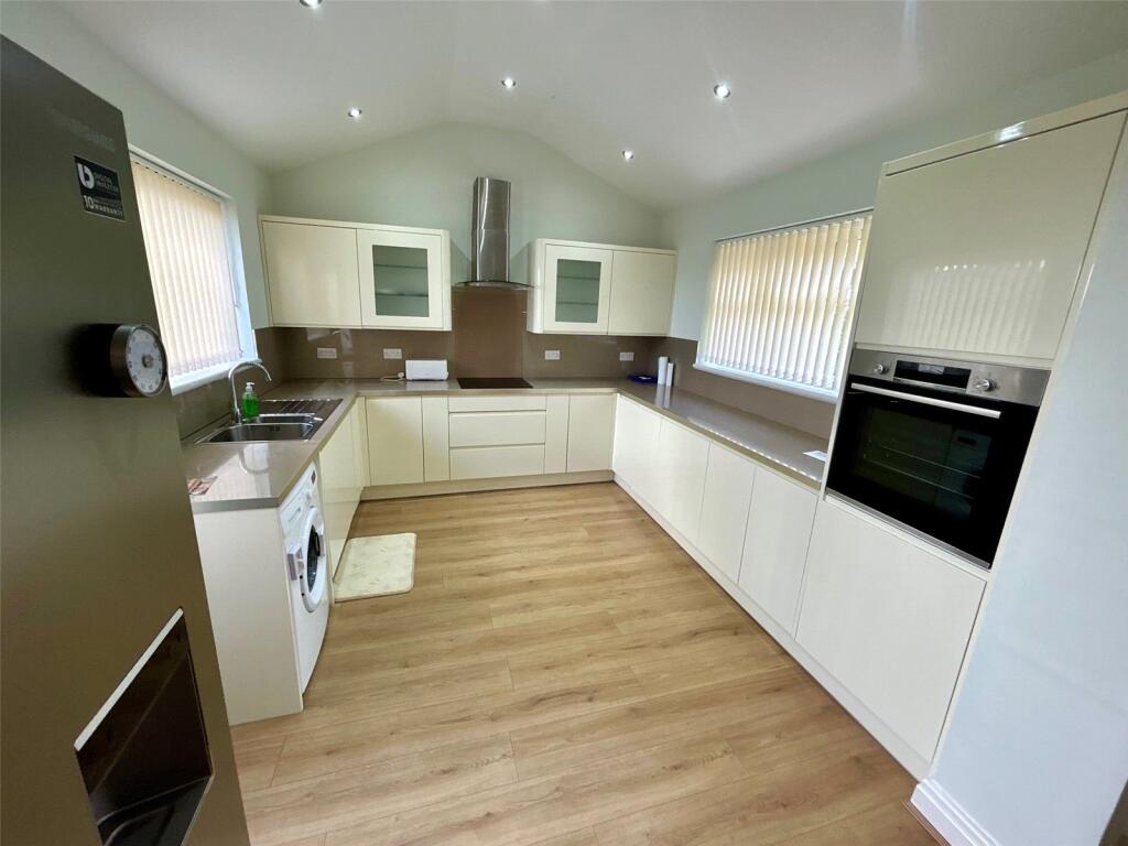 The Crescent, Hest Bank, Lancaster, LA2 photo 4