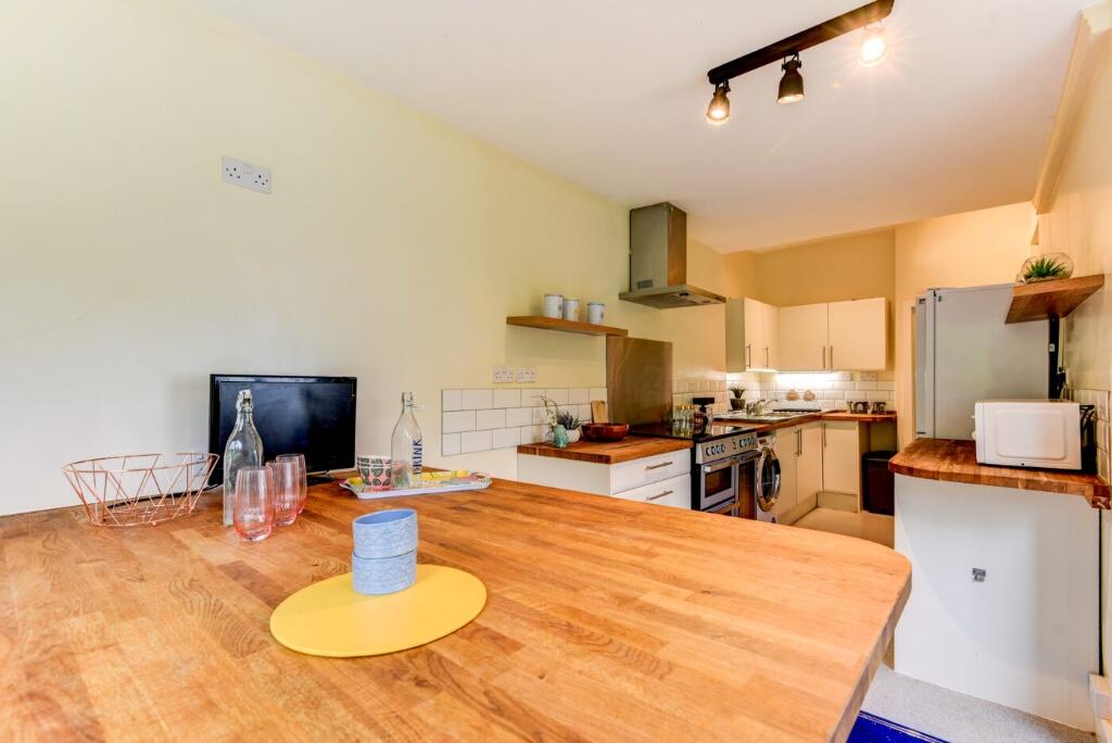 1 bedroom house share for rent