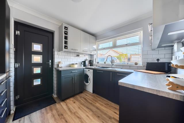 Clayhill Crescent, Newbury - View 3