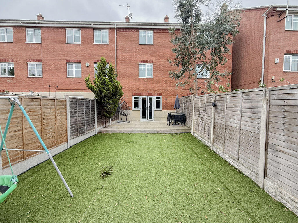 House in Birmingham, West Midlands - More