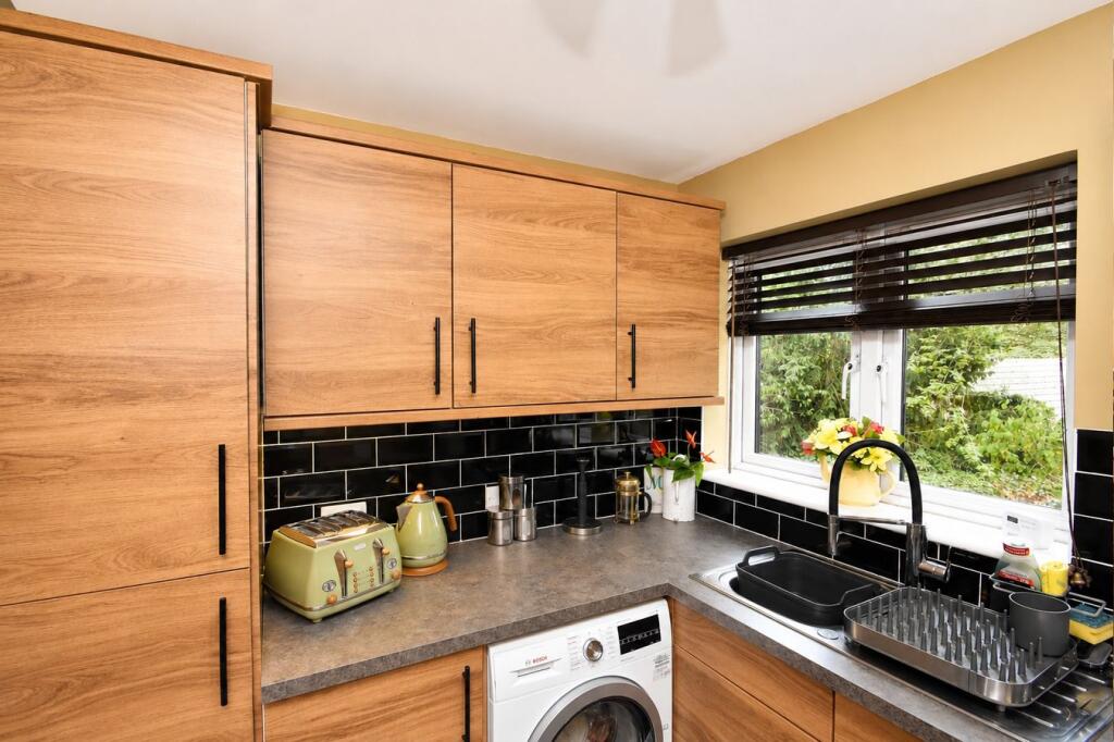 Apartment in Elmbridge, Weybridge - View 5