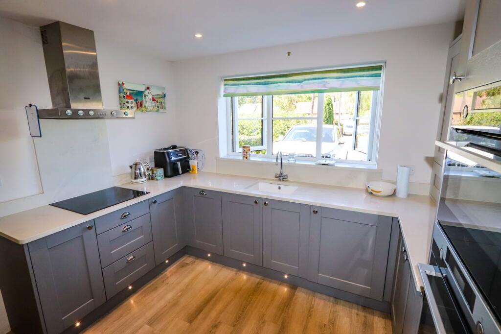 House in Rother, Catsfield - More
