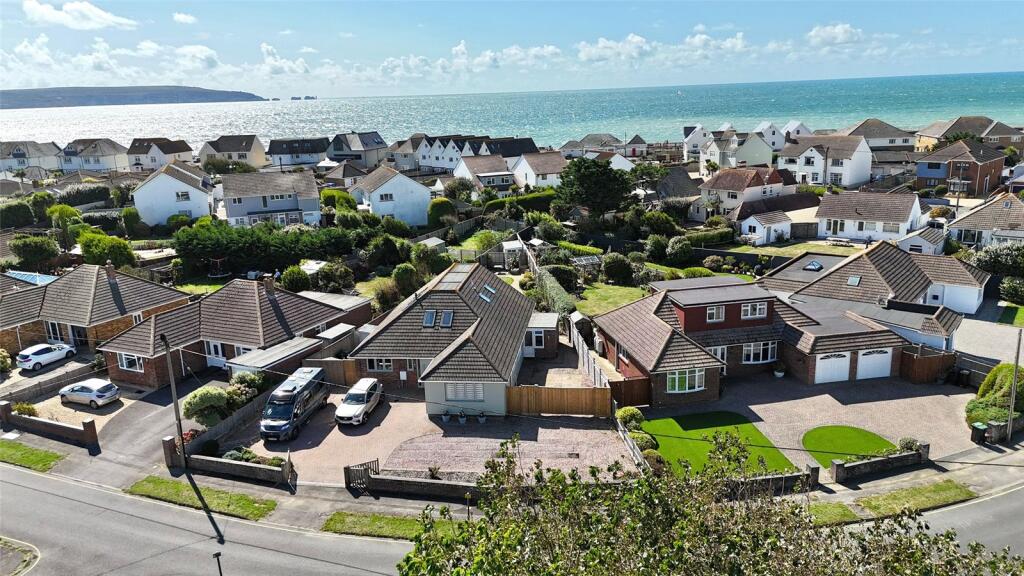 4-bed detached on Island View Close, Milford on Sea, Lymington, SO41, £1,195,000