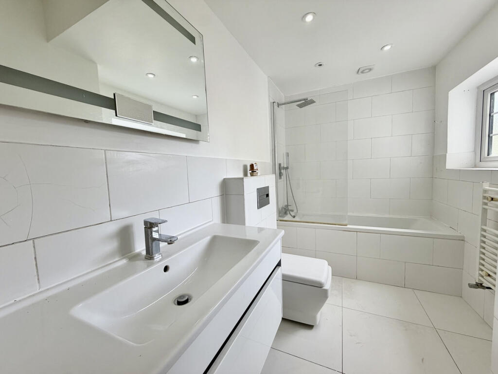 Apartment in Croydon - View 4