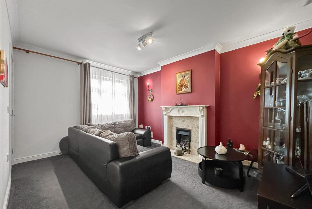 Apartment in Trafford, Greater Manchester - View 2