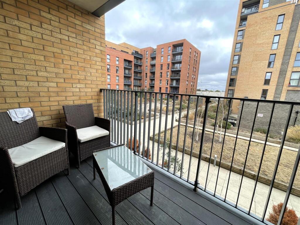 Apartment in Southall - View 4