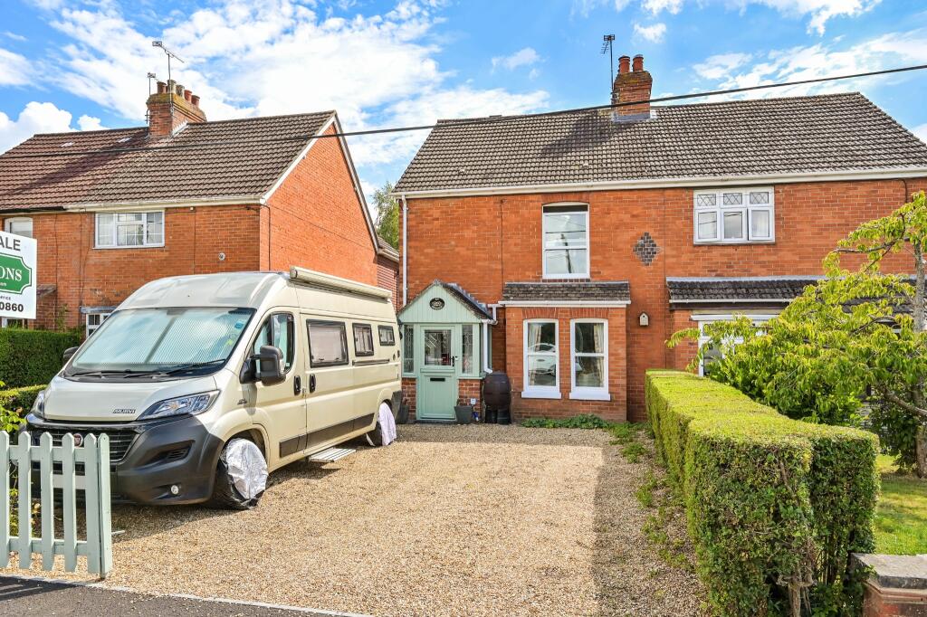 3-bed semi-detached on Swanmore, £495,000