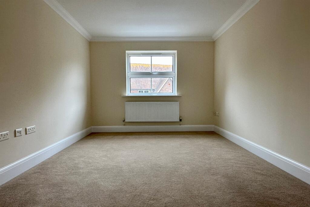 House in Portsmouth - View 4