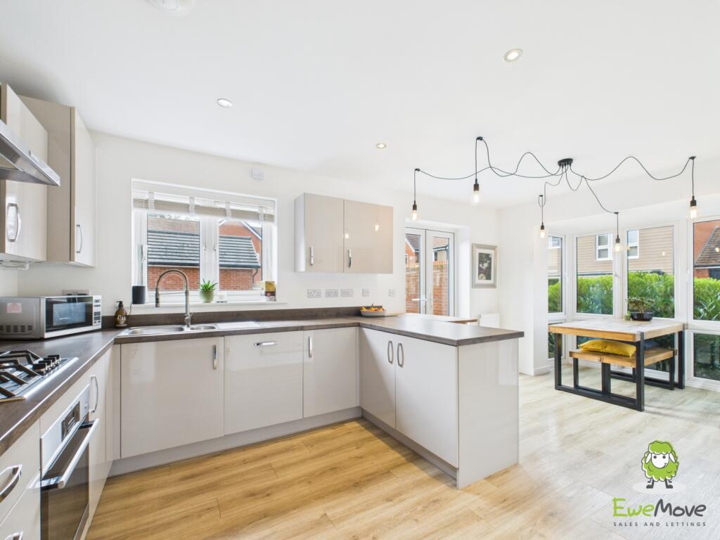 House in Basingstoke and Deane, The Fairways, Kempshott Park - View 4