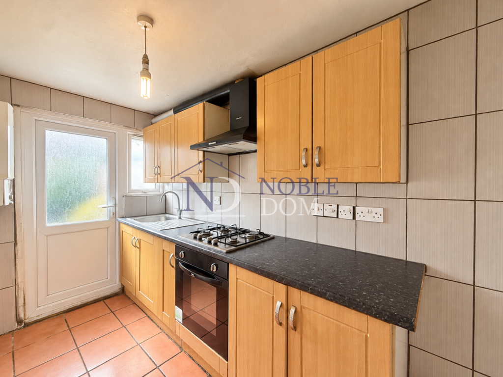 House in Twickenham - More