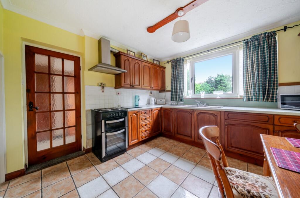 House in Nottingham, Bramcote - View 3
