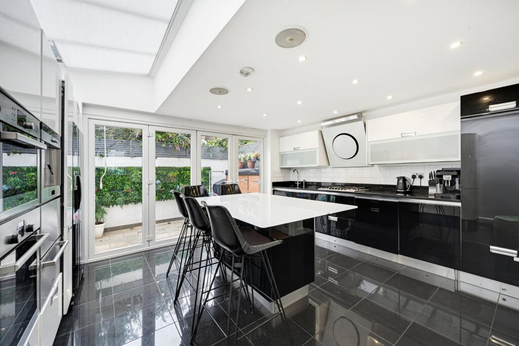 House in London - View 3