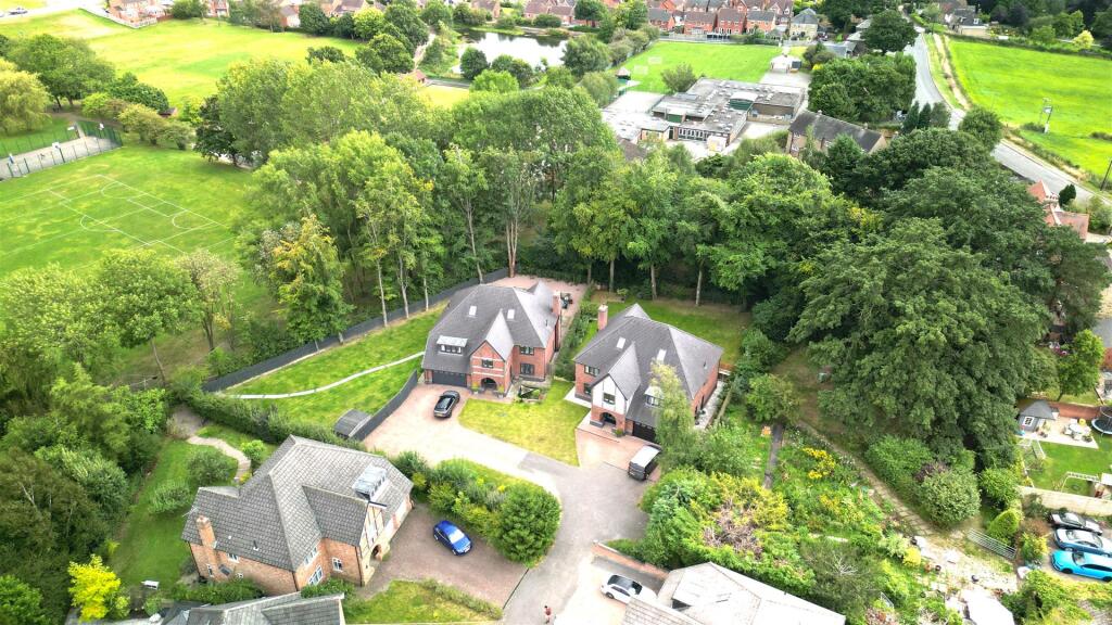 5-bed detached on Hillhouse Court, Wingerworth, Chesterfield, £1,000,000