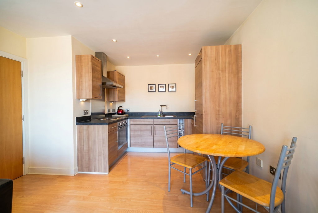 Apartment in Solihull, Dickens Heath - View 4