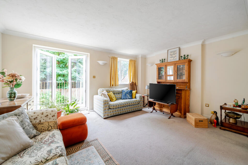 House in Walton-on-Thames, Surrey - View 4