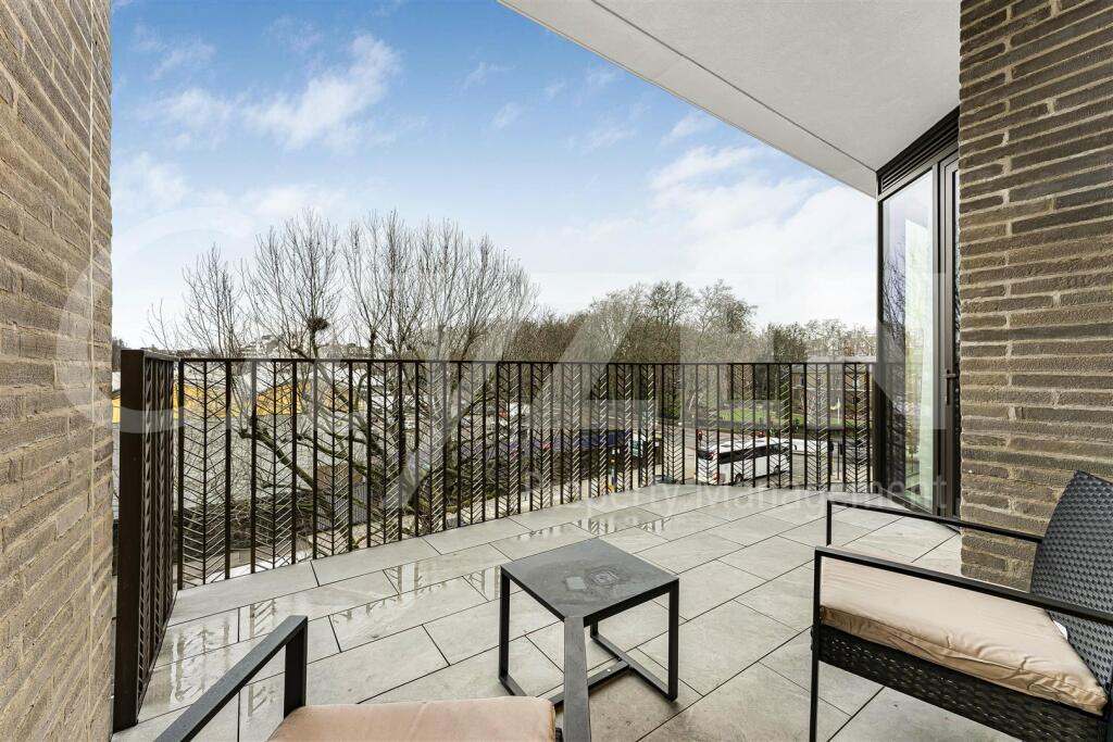Apartment in London - View 5