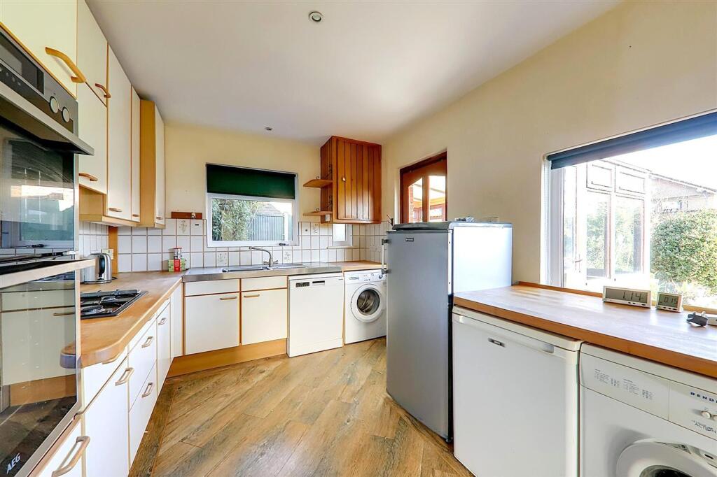 Church Close, Lancing, BN15 photo 4