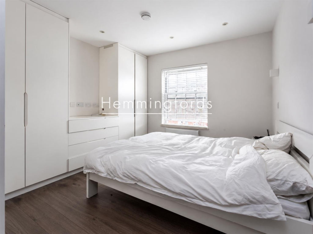 Apartment in London - View 5