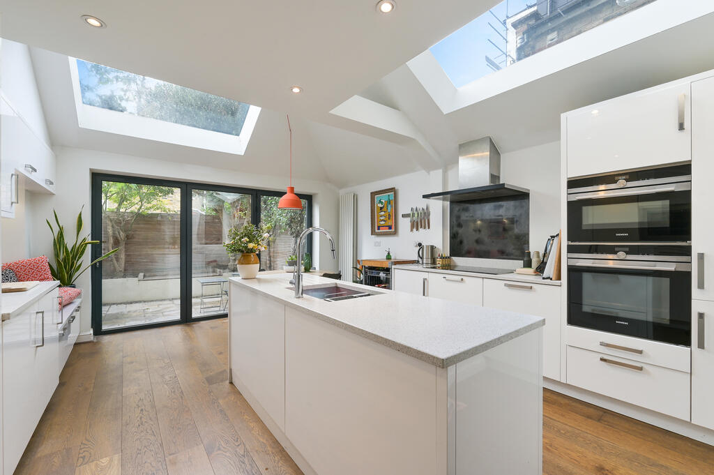 House in London - View 2