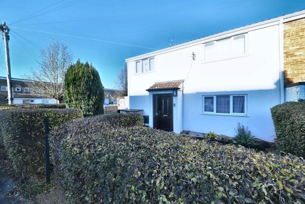 Main image of property: Long Leaves, Stevenage