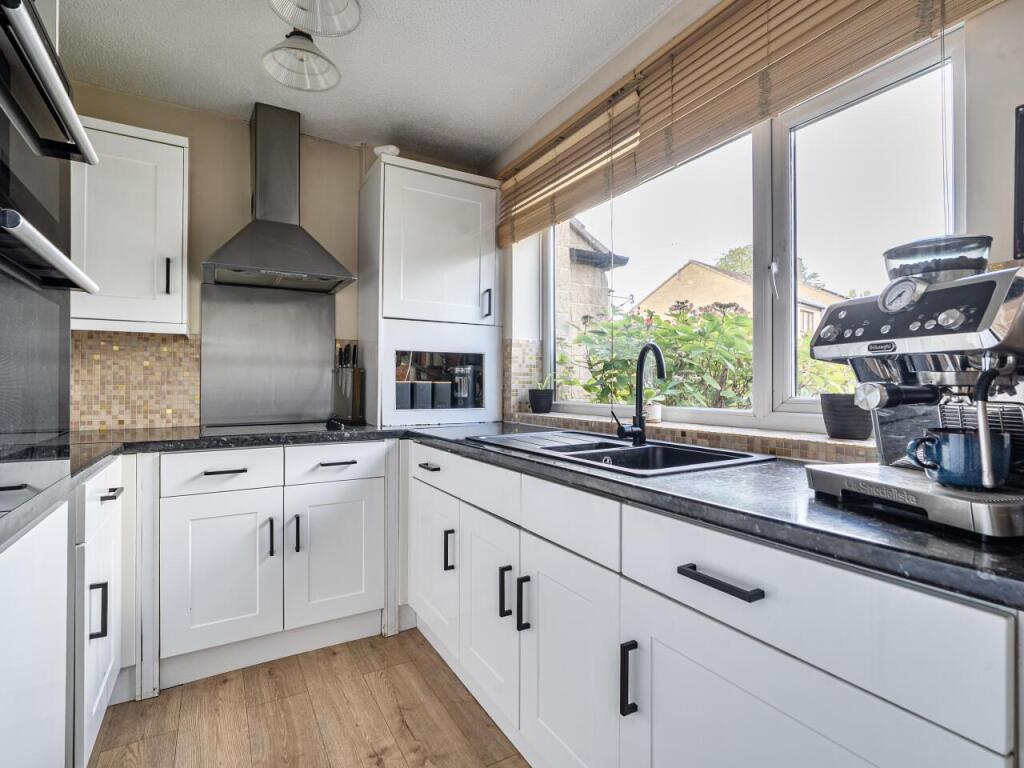Clarks Close, Brympton, Yeovil photo 5