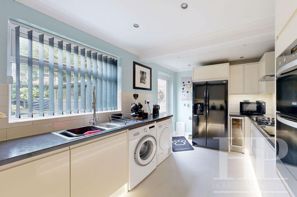 Heathfield, Crawley, RH10 - View 3