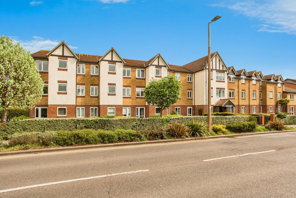 1-bed flat on Station Road, Thorpe Bay, Essex, SS1, £120,000