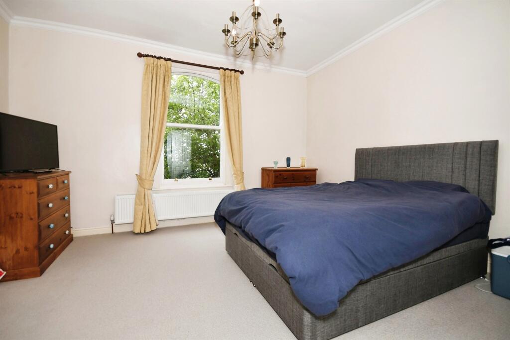 Apartment in Sheffield, South Yorkshire - More