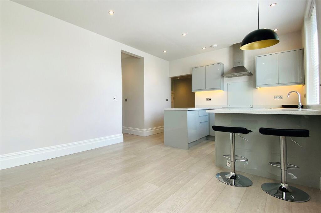 Upper Halliford Road, Shepperton, Surrey, TW17 photo 3
