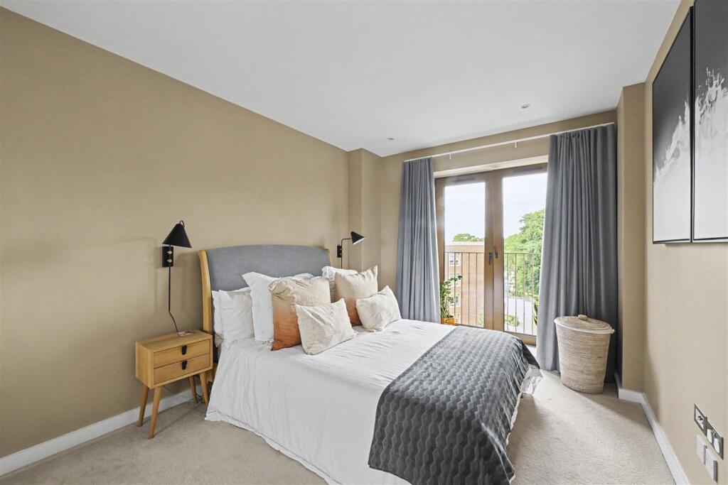 Apartment in St Albans - More