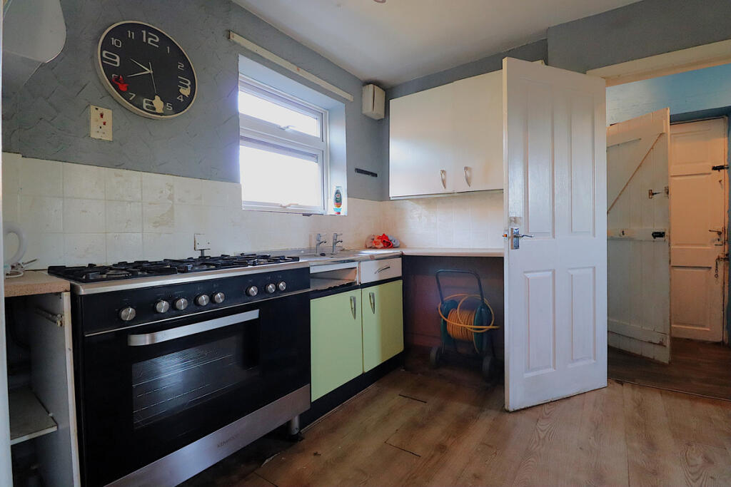 tuxford Crescent, Cundy Cross Barnsley, S71 photo 5