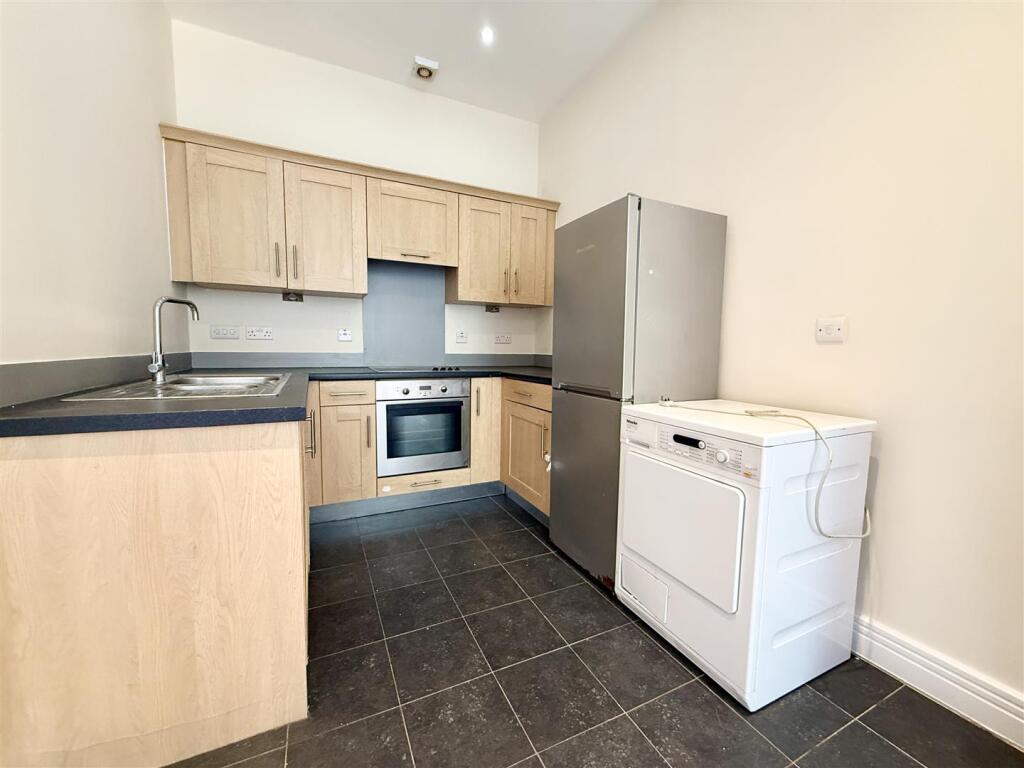Apartment in Winchester, Wickham - More