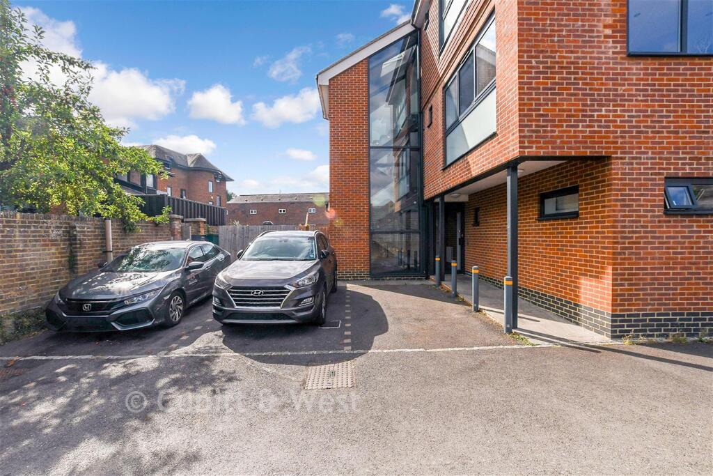 Apartment in Mole Valley, Rose Hill, Dorking - View 2