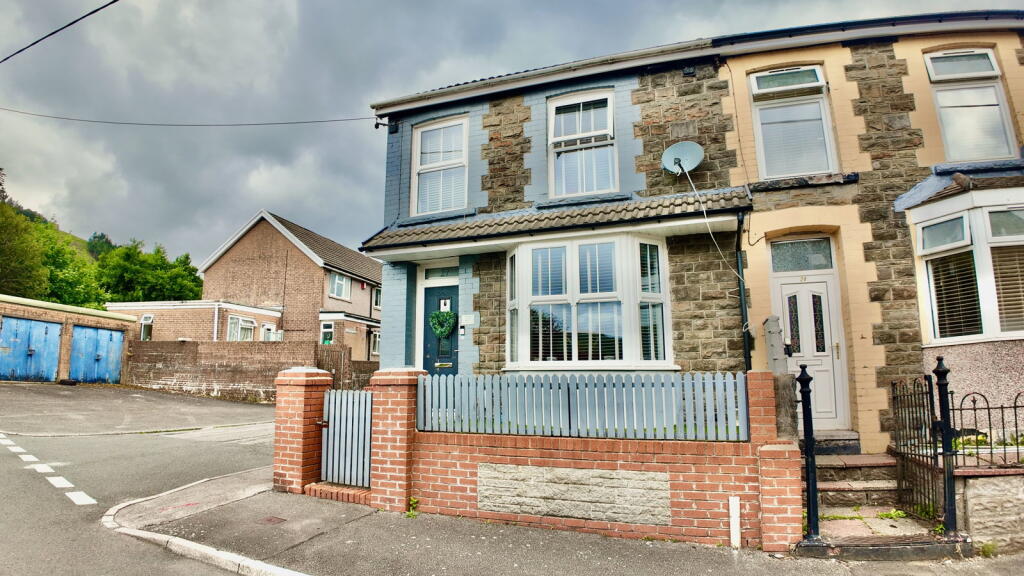 House in Cardiff, Pentre - More