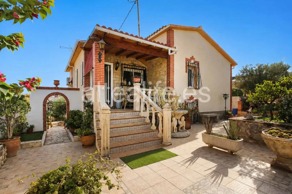 Main image of property: Valencia, Alicante, La NucÃa