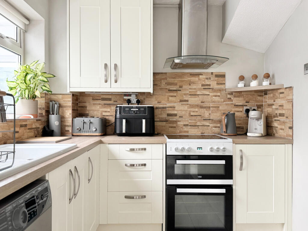 Main image of property: The Crest, Ridgeway Avenue, Dunstable