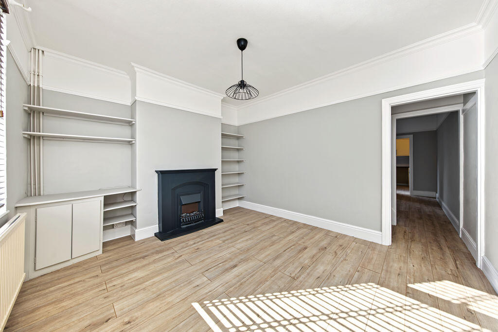 House in Chesterfield, Stonegravels - More